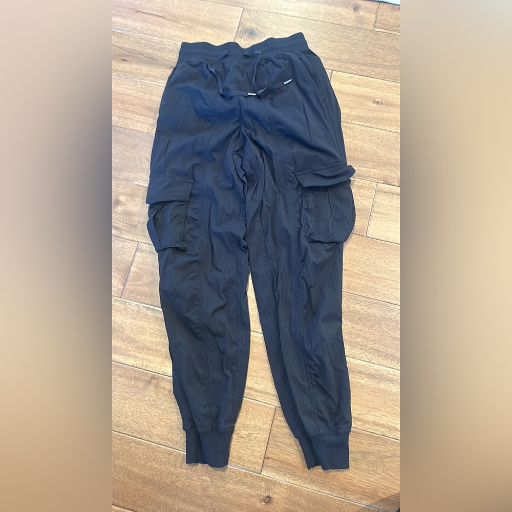 Lululemon black studio cargo joggers size 0